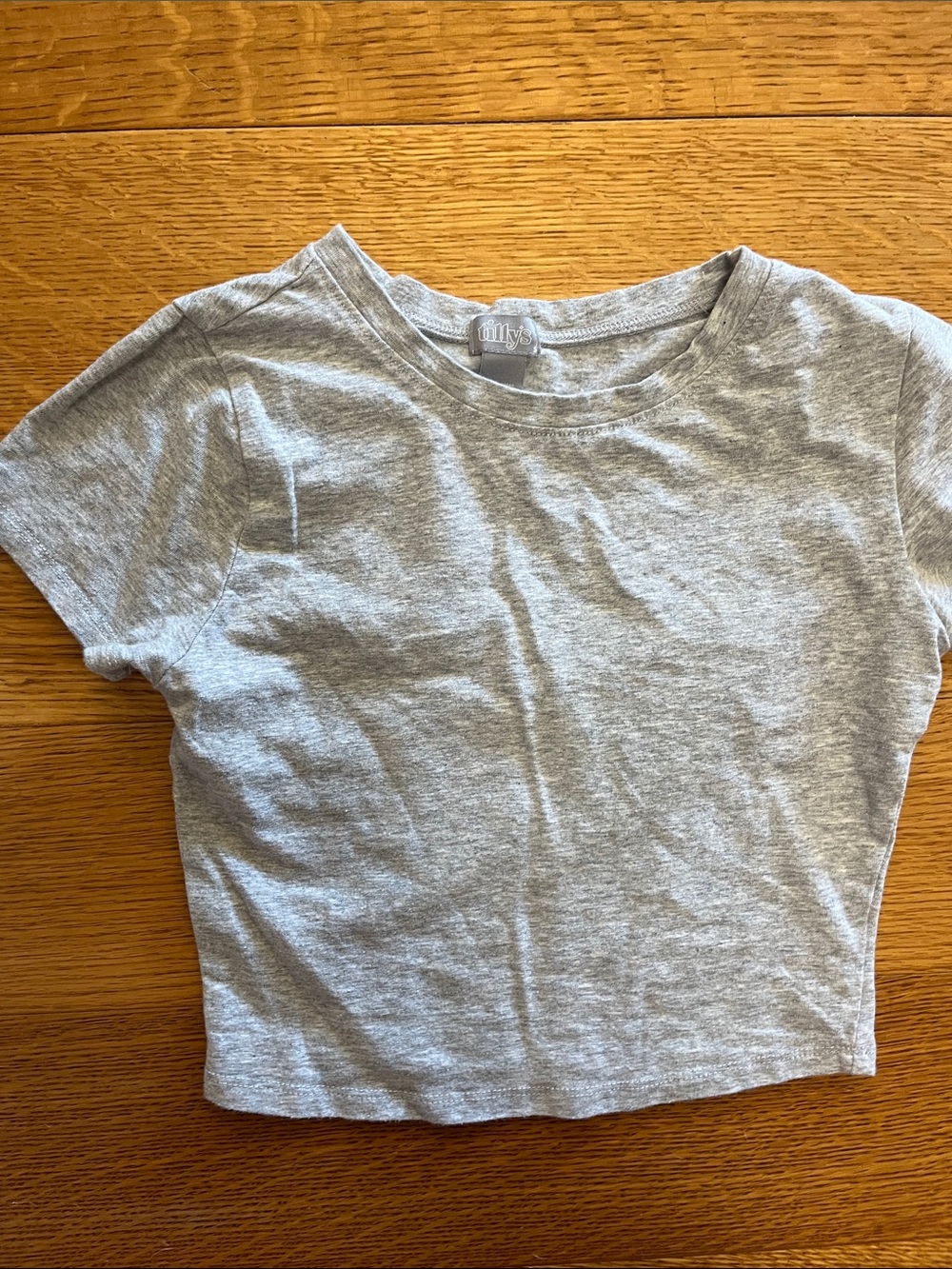 Tilly’s size small gray cropped T-shirt